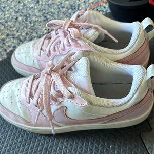 5Y Nike “All day play” sneakers
